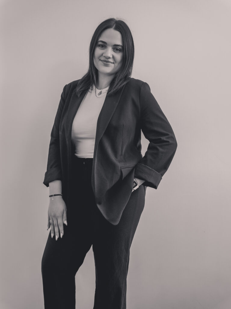 Leticia Pires übernimmt die Backoffice Arbeiten bei sem solutions ag.